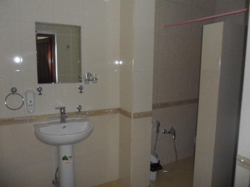 Kuze Hostel Almaty Bagian luar foto