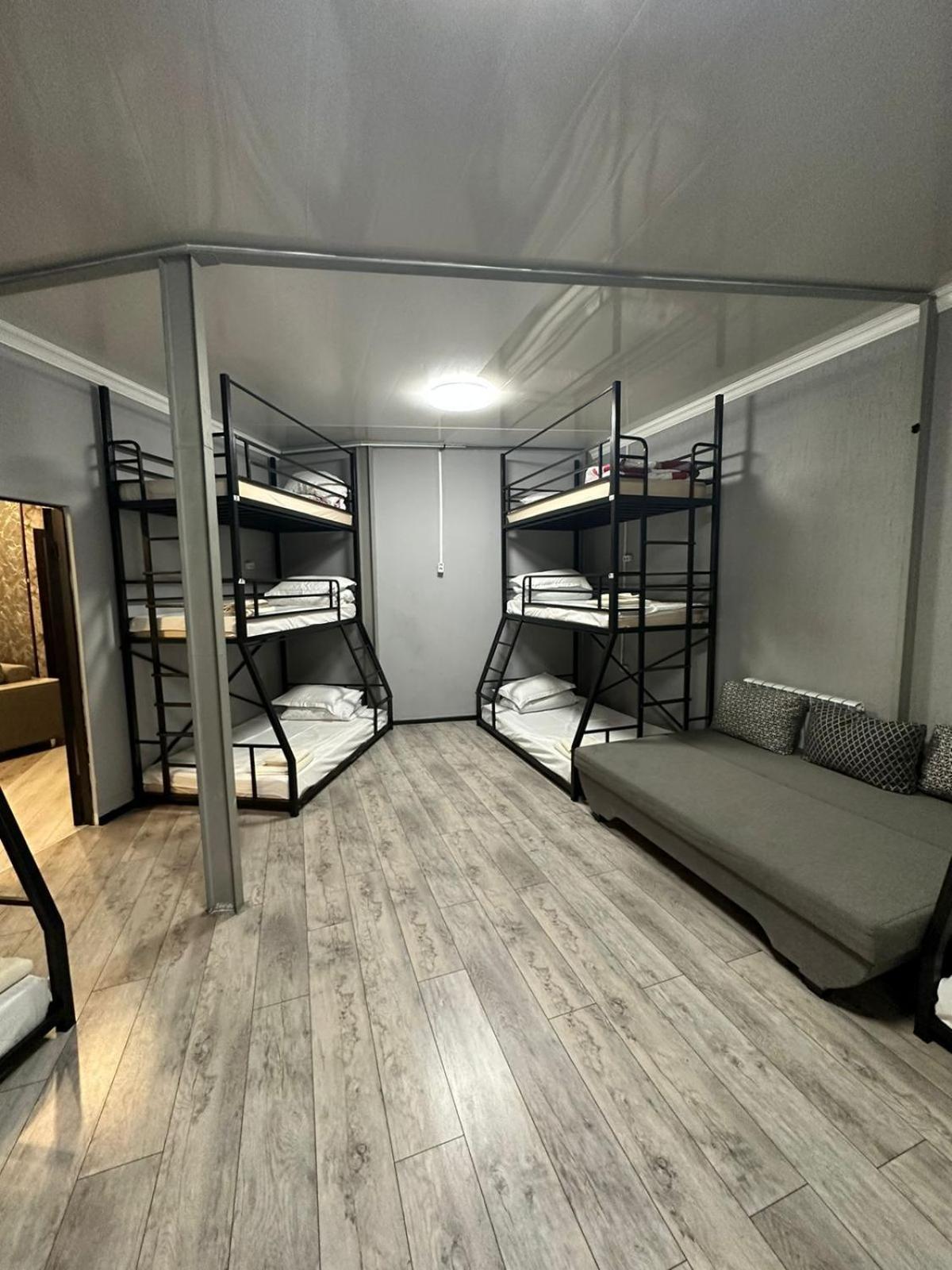 Kuze Hostel Almaty Bagian luar foto