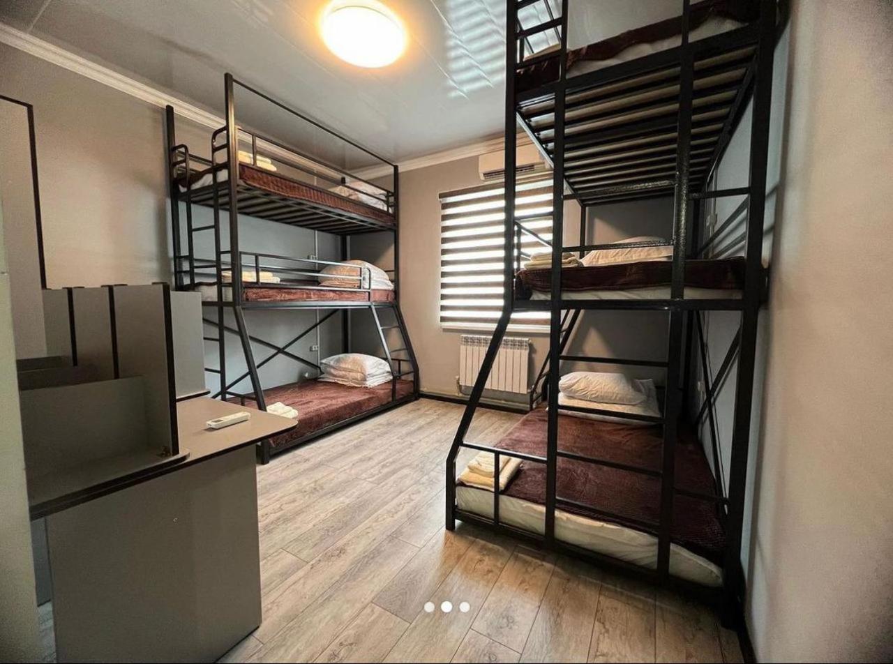 Kuze Hostel Almaty Bagian luar foto