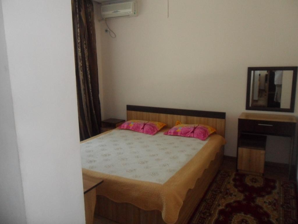 Kuze Hostel Almaty Bagian luar foto